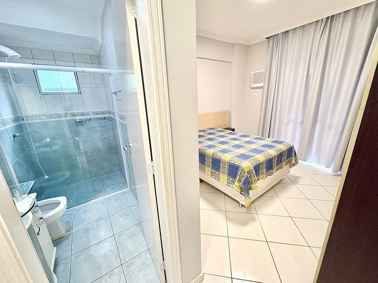 Apartamento com piscina aluguel em Meia Praia com 3 Quartos
