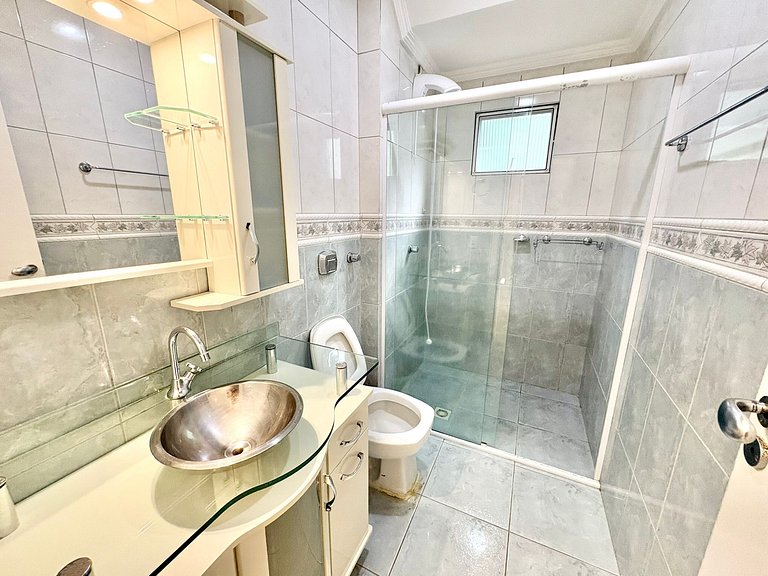 Apartamento para aluguel em Meia Praia com 3 Quartos