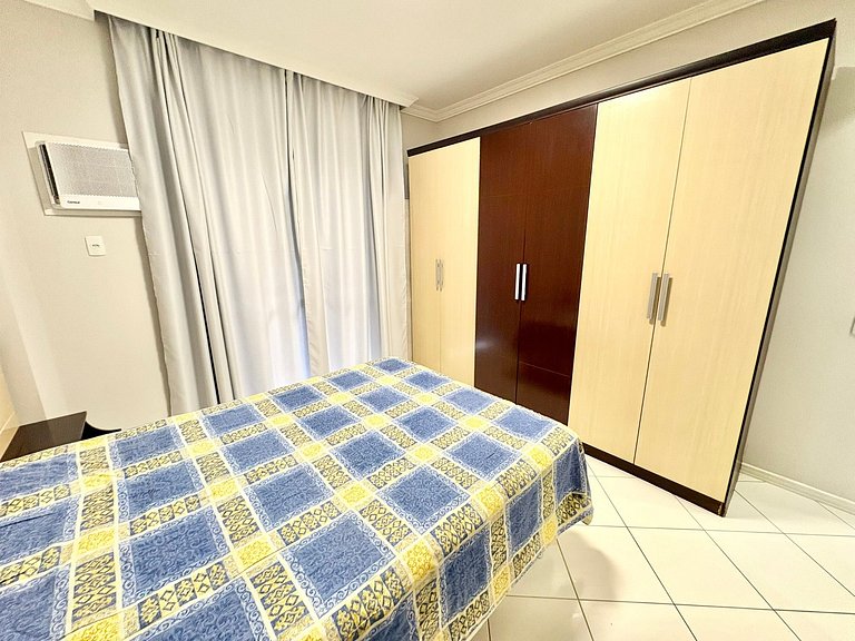 Apartamento com piscina aluguel em Meia Praia com 3 Quartos
