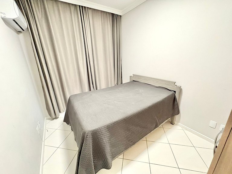 Apartamento para aluguel em Meia Praia com 3 Quartos