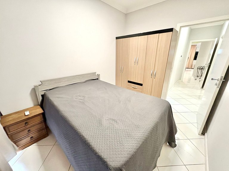 Apartamento para aluguel em Meia Praia com 3 Quartos