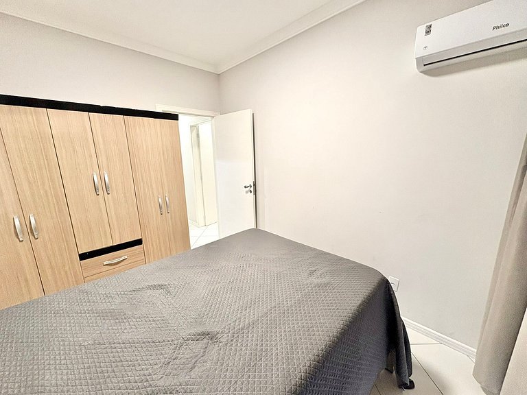 Apartamento para aluguel em Meia Praia com 3 Quartos