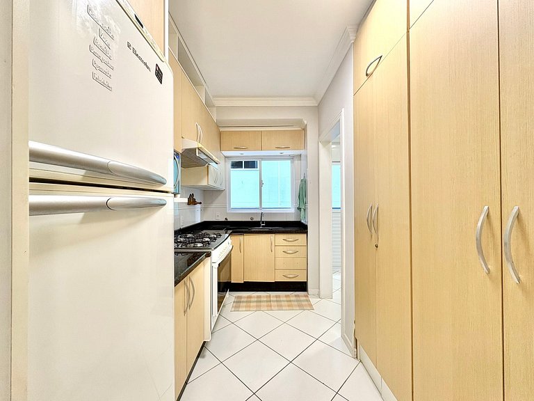 Apartamento para aluguel em Meia Praia com 3 Quartos