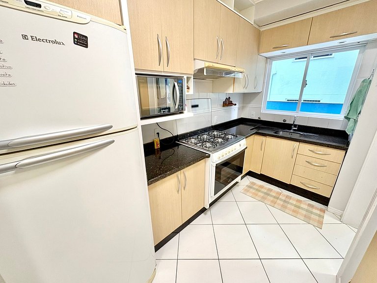 Apartamento para aluguel em Meia Praia com 3 Quartos
