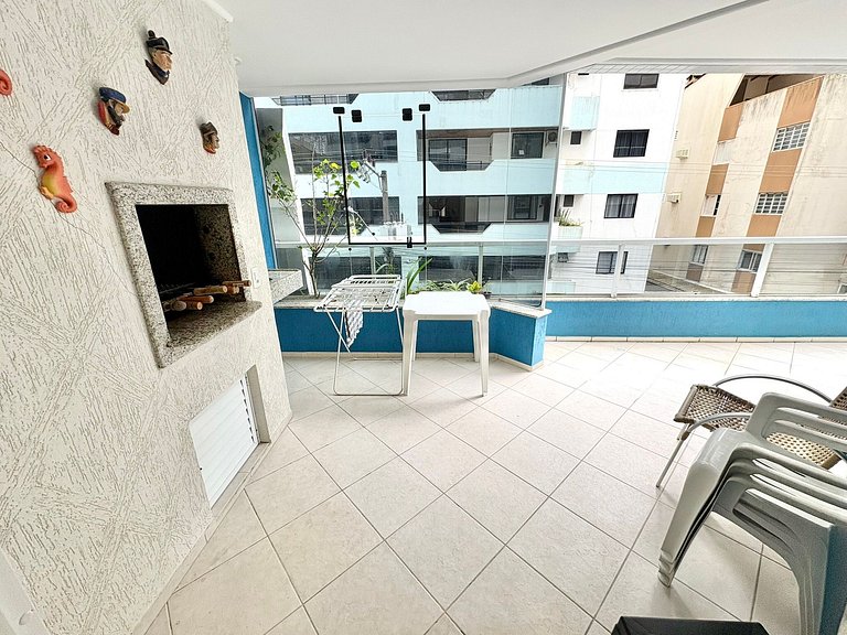 Apartamento com piscina aluguel em Meia Praia com 3 Quartos