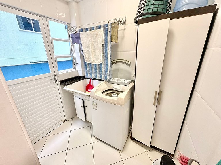 Apartamento para aluguel em Meia Praia com 3 Quartos