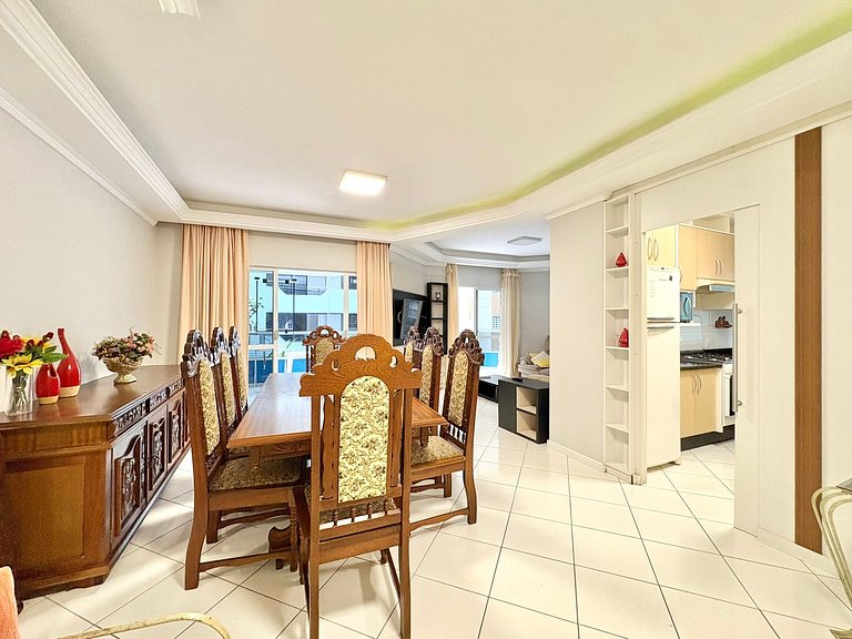Apartamento com piscina aluguel em Meia Praia com 3 Quartos