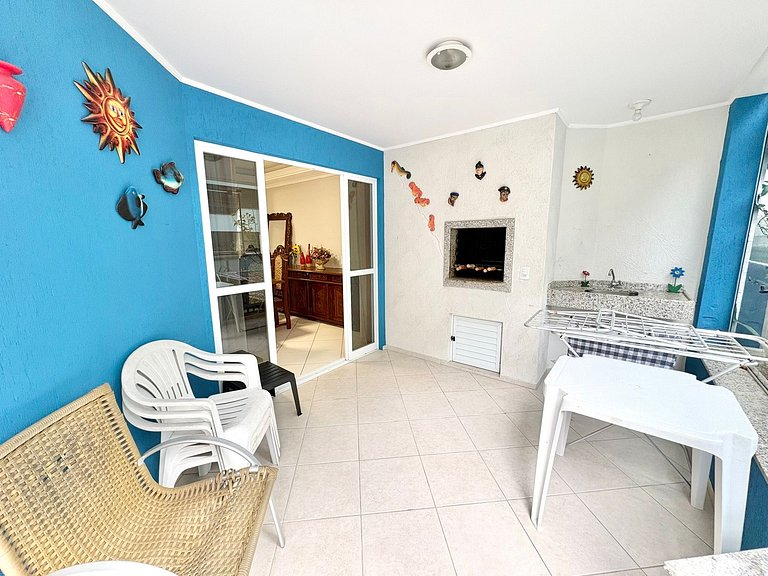 Apartamento com piscina aluguel em Meia Praia com 3 Quartos