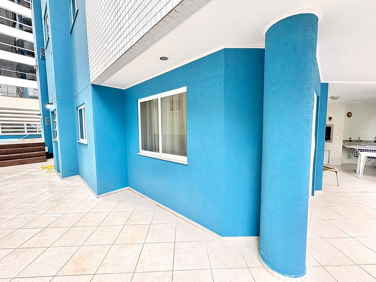 Apartamento com piscina aluguel em Meia Praia com 3 Quartos