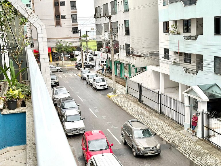 Apartamento para aluguel em Meia Praia com 3 Quartos