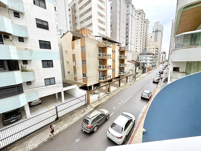 Apartamento para aluguel em Meia Praia com 3 Quartos