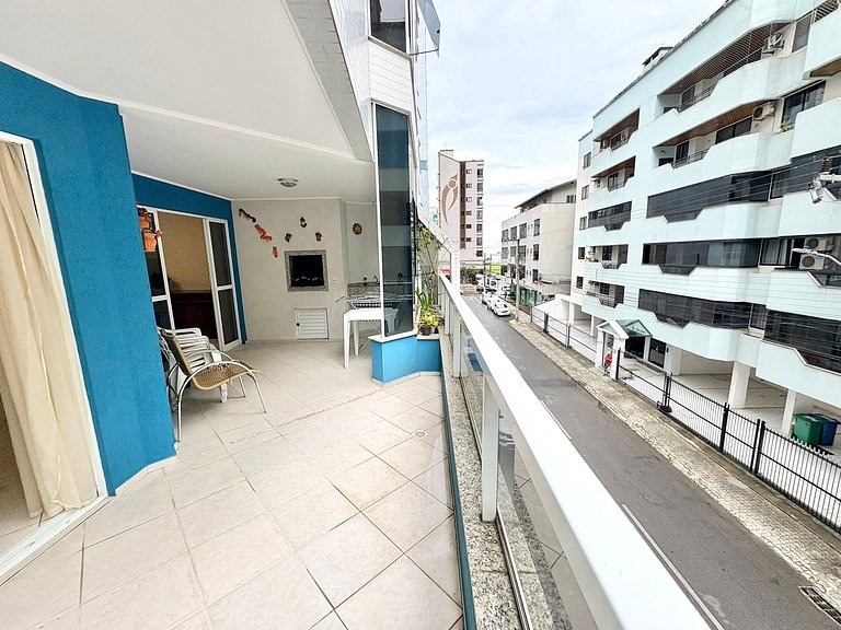 Apartamento para aluguel em Meia Praia com 3 Quartos