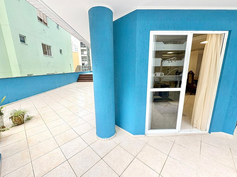 Apartamento com piscina aluguel em Meia Praia com 3 Quartos