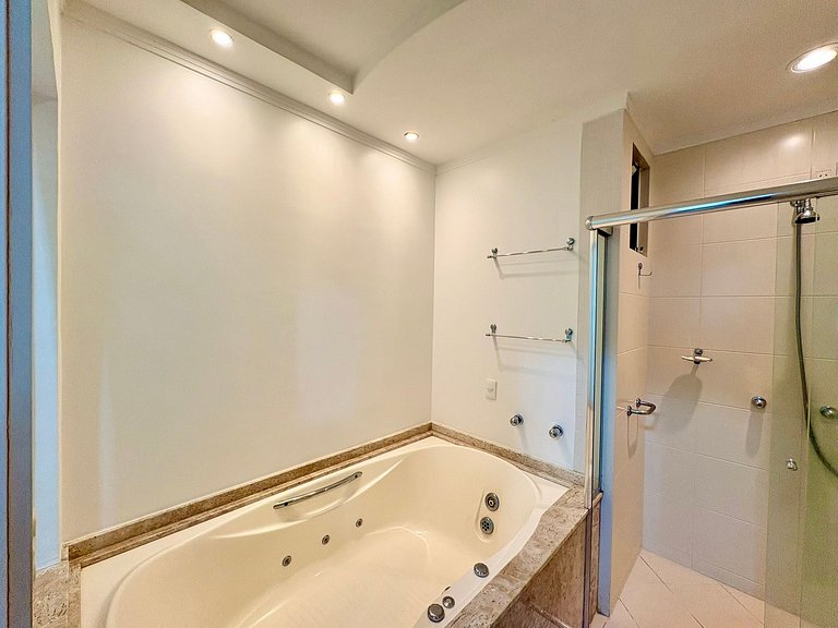 3-Suite Vacation Rental in Meia Praia Itapema