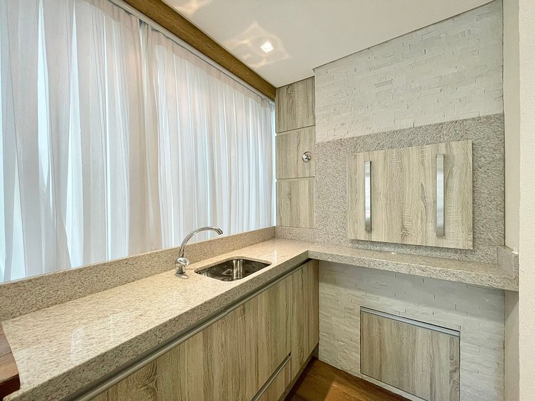 Apartamento 3 Suítes em Meia Praia | 300m da Praia
