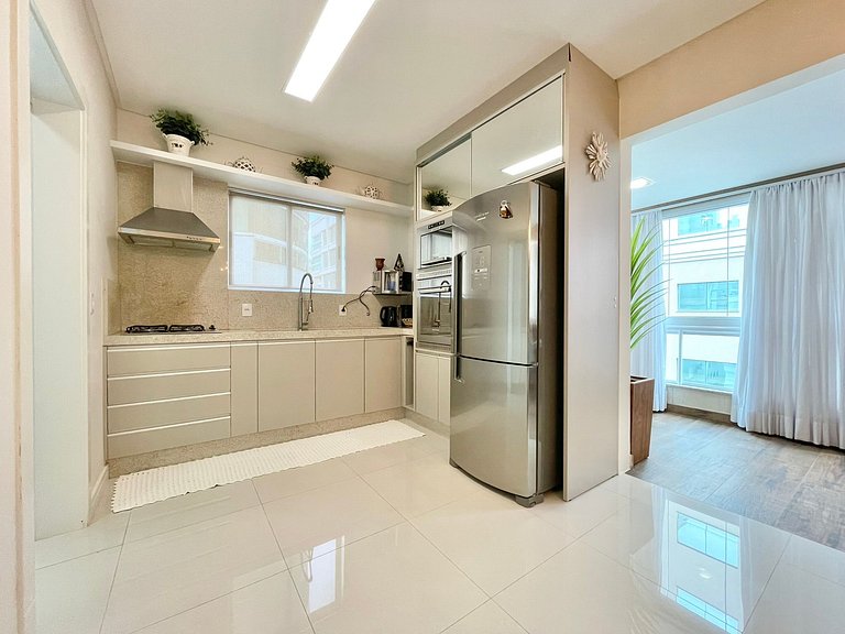 Apartamento de 3 Suites en Meia Praia Cerca del Mar