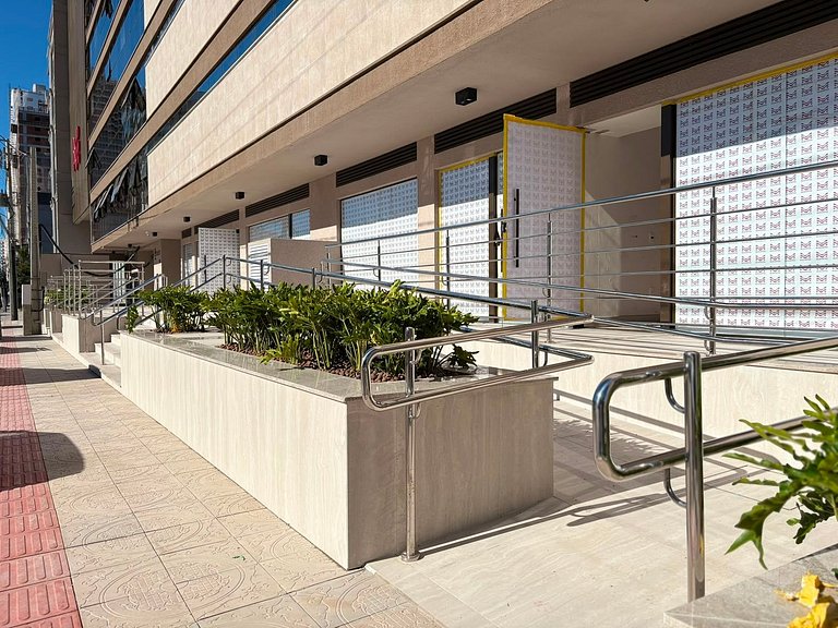 Sala Comercial Nova para Aluguel em Perequê – 69 m² | 1 Vaga