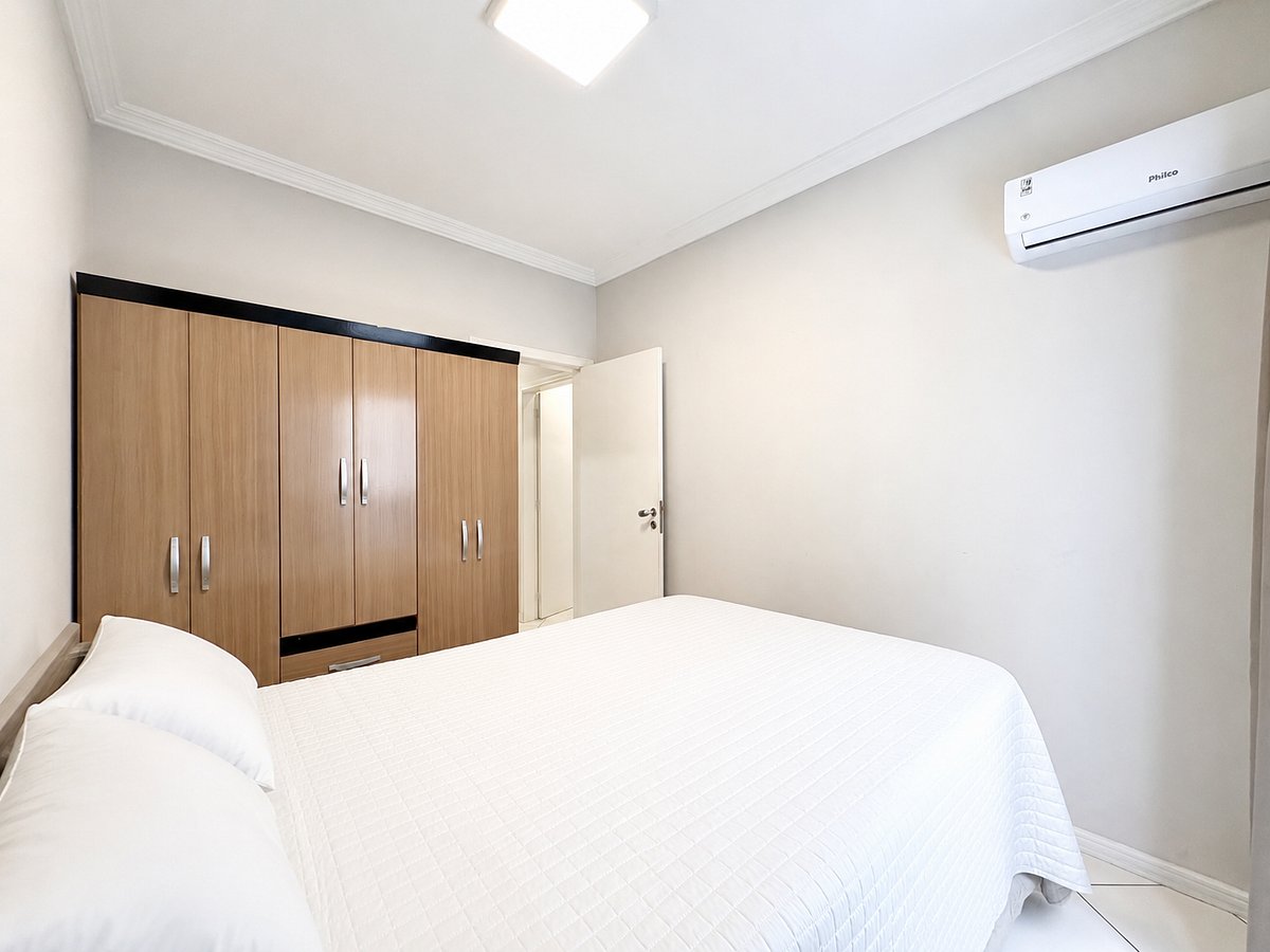 Foto de todo o quarto