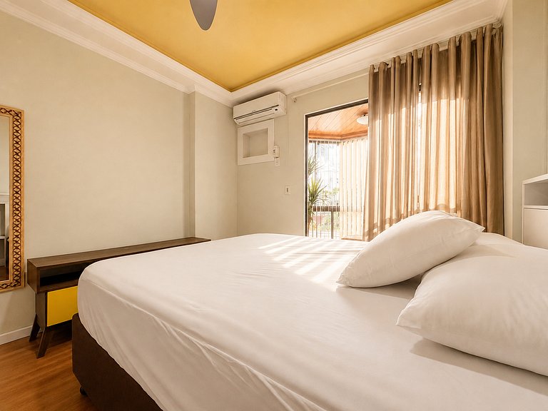 Vacation Rental in Meia Praia with Barbecue