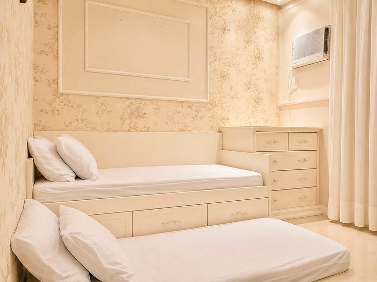 3-Suite Vacation Rental in Meia Praia Itapema