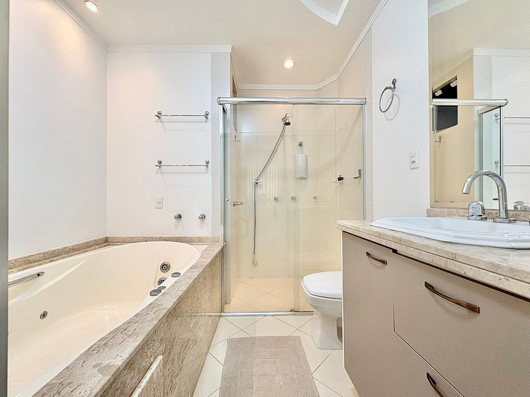 3-Suite Vacation Rental in Meia Praia Itapema