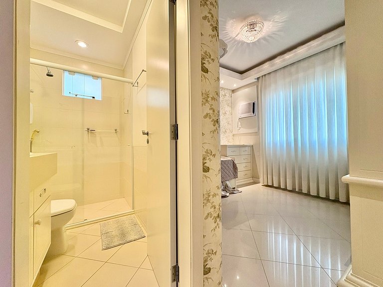 3-Suite Vacation Rental in Meia Praia Itapema