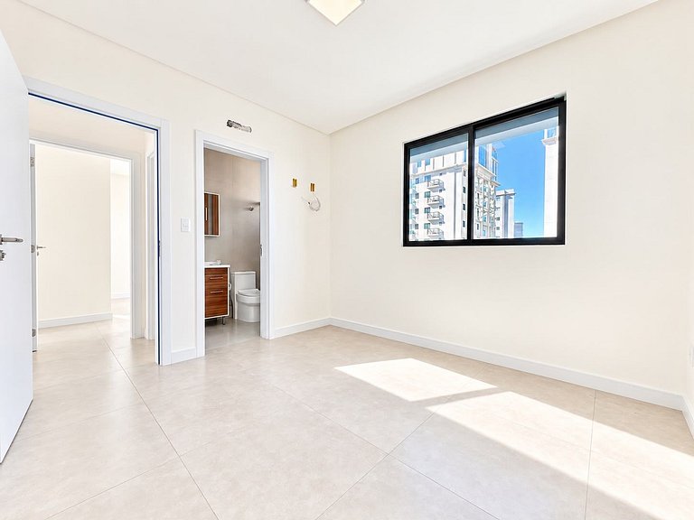 Apartamento com 2 suítes, semi-mobiliado e vista para o mar