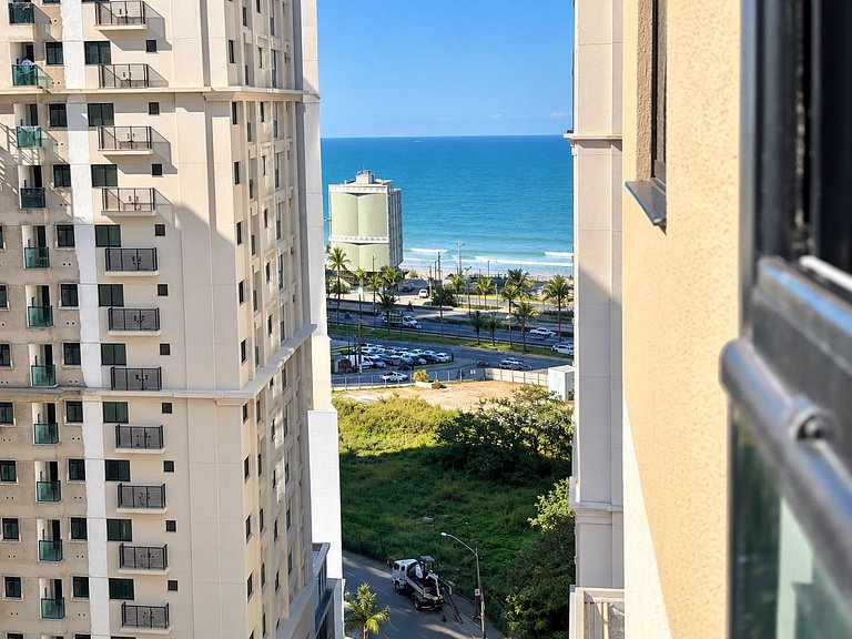 Apartamento com 2 suítes, semi-mobiliado e vista para o mar