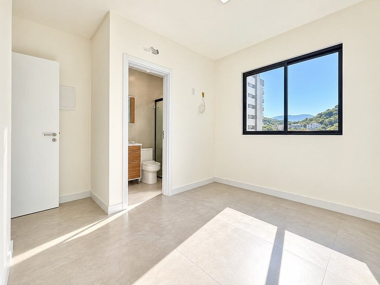 Apartamento com 2 suítes, semi-mobiliado e vista para o mar