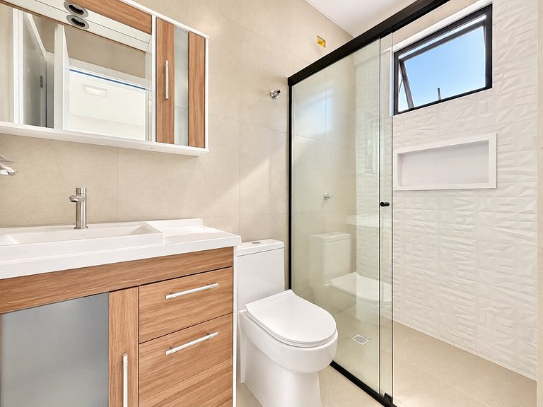 Apartamento com 2 suítes, semi-mobiliado e vista para o mar