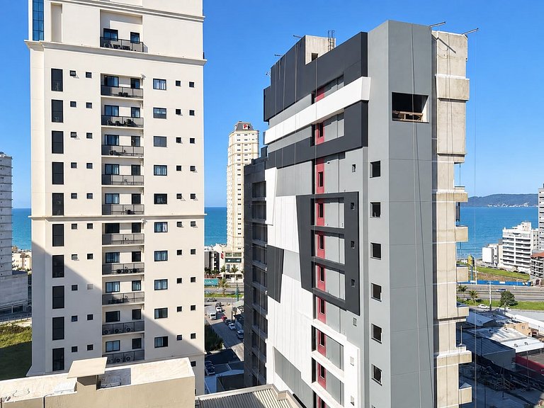 Apartamento com 2 suítes, semi-mobiliado e vista para o mar