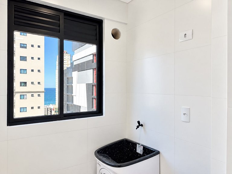 Apartamento com 2 suítes, semi-mobiliado e vista para o mar