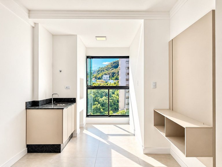 Apartamento com 2 suítes, semi-mobiliado e vista para o mar