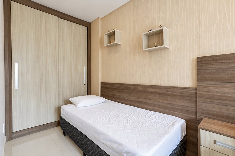 Título SEO: Vacation Rental in Meia Praia 3 Suites