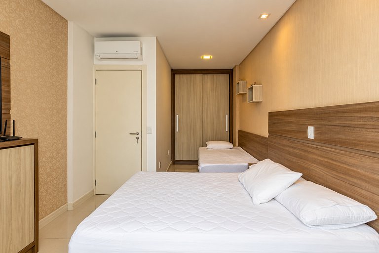 Título SEO: Vacation Rental in Meia Praia 3 Suites