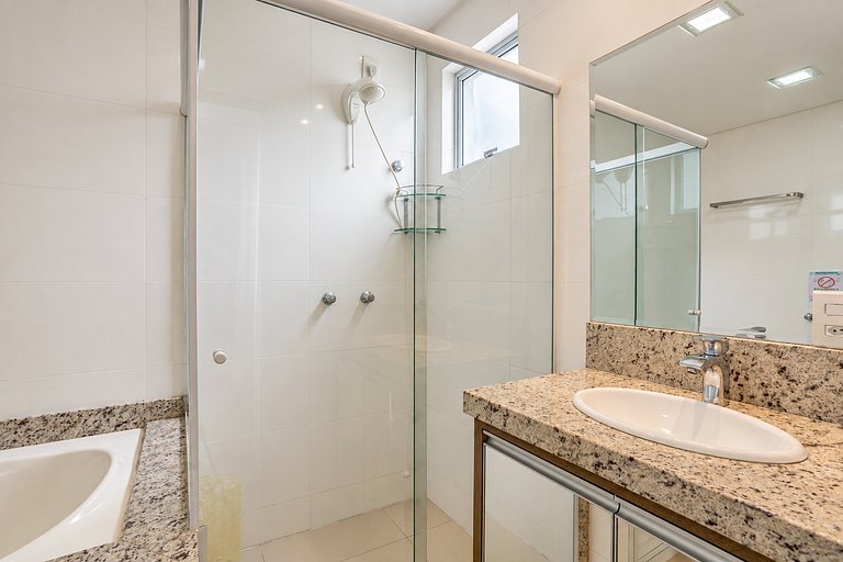 Título SEO: Vacation Rental in Meia Praia 3 Suites