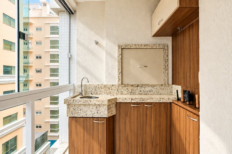 Título SEO: Vacation Rental in Meia Praia 3 Suites
