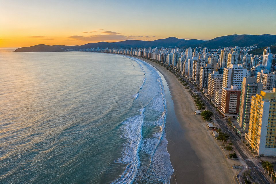 Como as obras e as empresas da construção impulsionam o aluguel anual